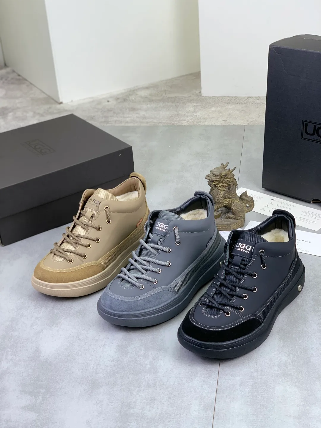 Men's shoes 💰P640 New arrival 🆕🆕🆕 IUGGI Latest fashion products Super cool new thick-soled bread shoes Outdoor sports shoes non-slip and shock-absorbing Ultra-light first-layer cowhide Wear-resistant and stain-resistant Fine texture Australian imported wool lining Comfortable and soft Breathable and non-smelly feet Model: 669-01 Size: 39-44